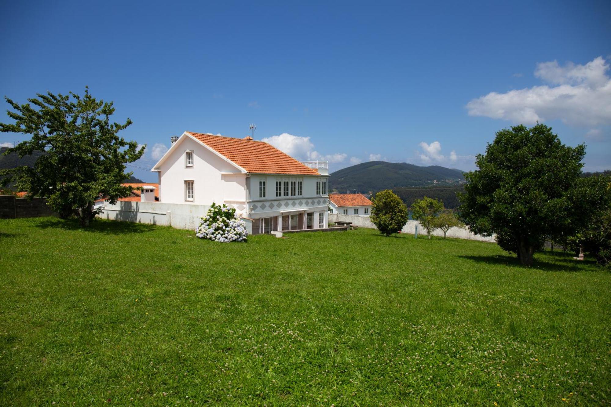 Beachfront Surf & Holiday House, Charming & Quiet Villarrube Luaran gambar