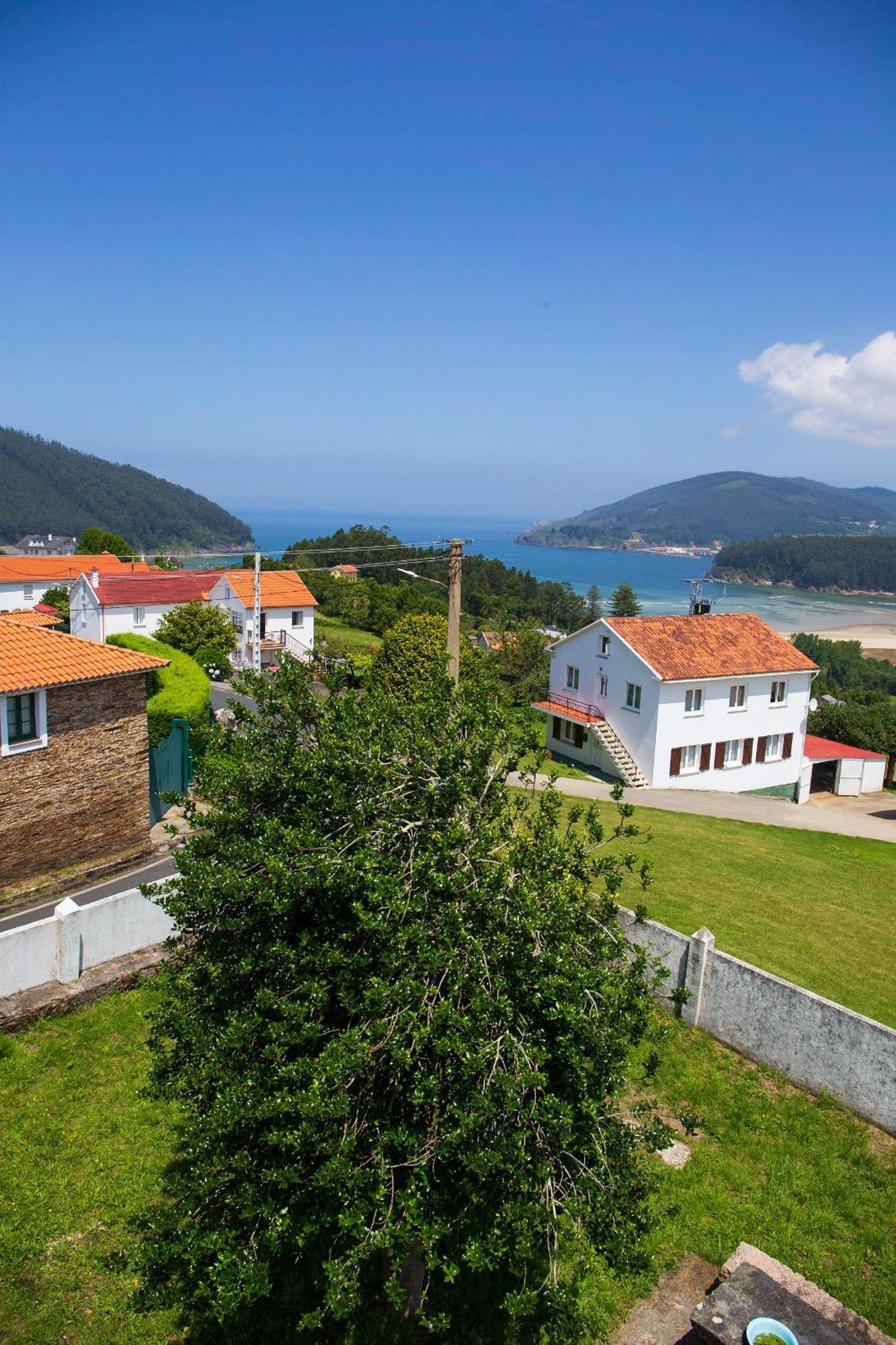 Beachfront Surf & Holiday House, Charming & Quiet Villarrube Luaran gambar
